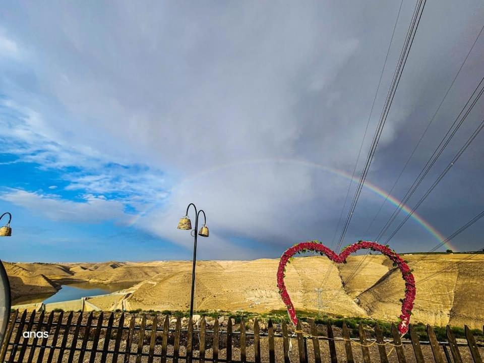 Hotel Wadi Al-Wala View Camp Madaba Esterno foto