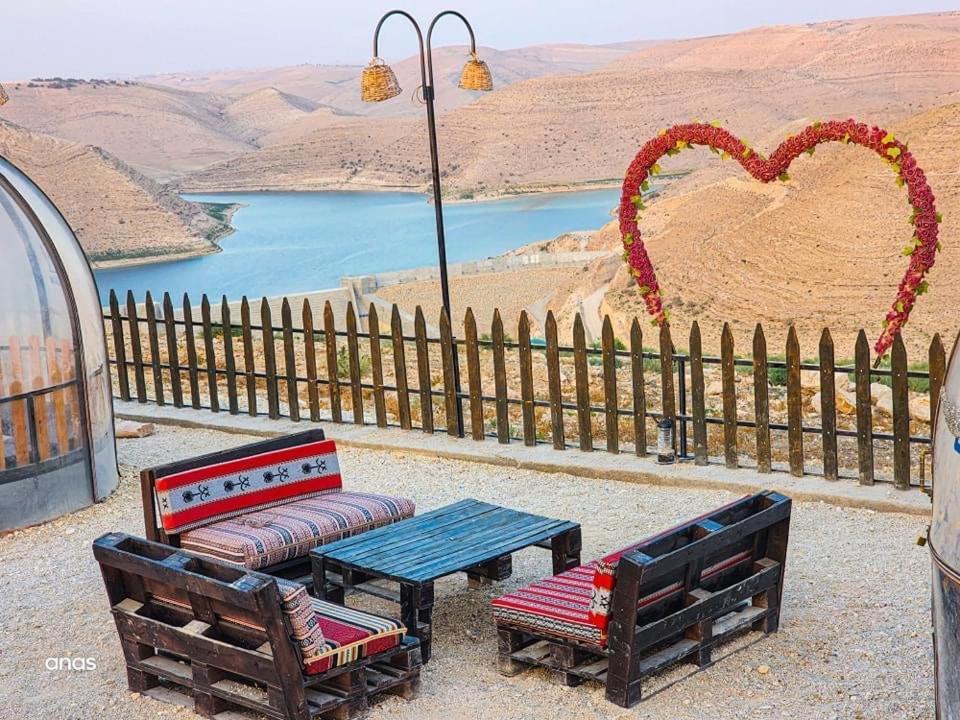 Hotel Wadi Al-Wala View Camp Madaba Esterno foto